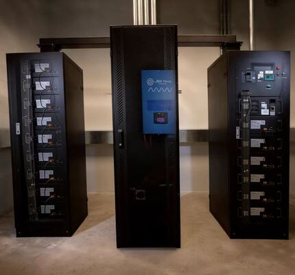 Gabinete escalável de retificador/inversor para sistema de energia de telecomunicações com bateria LFP IP55